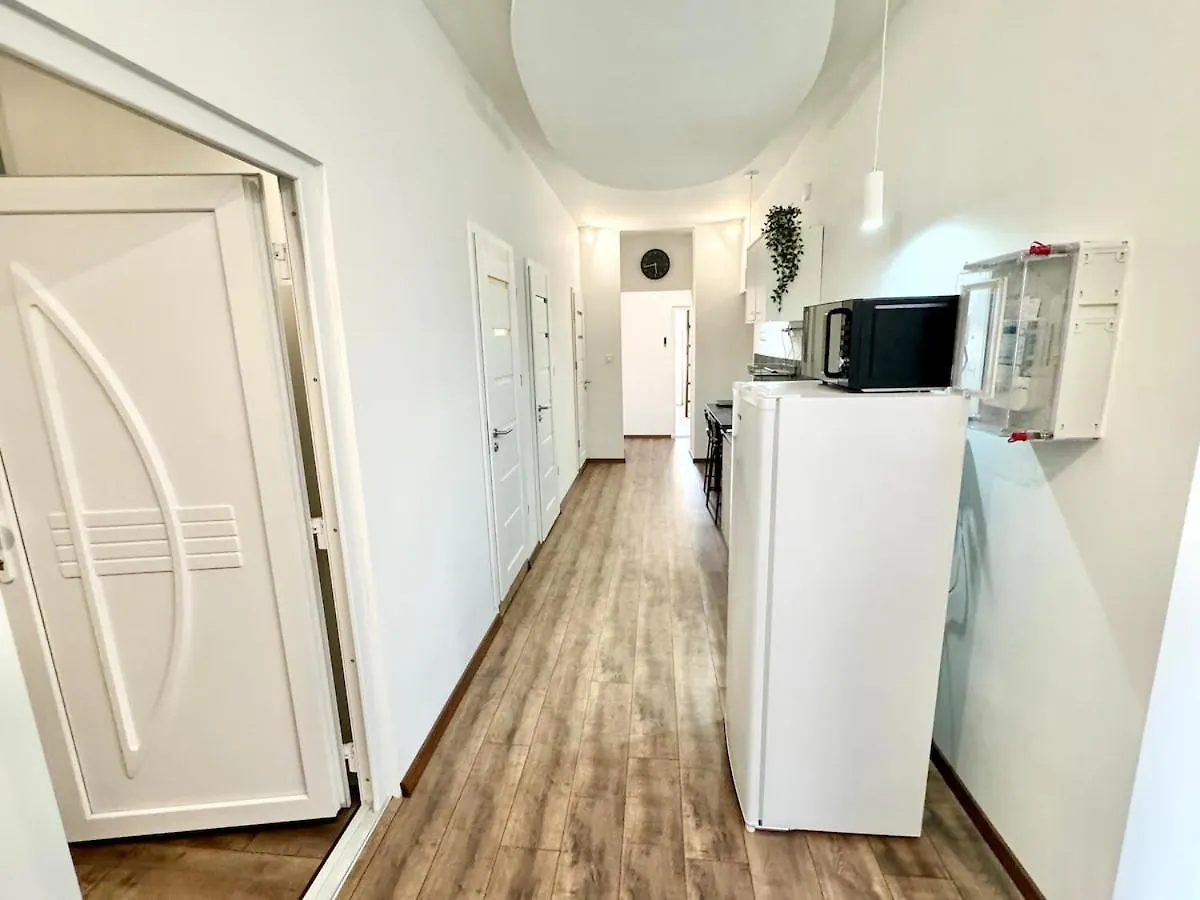K87 Central Renovated 6Br Budapešť
